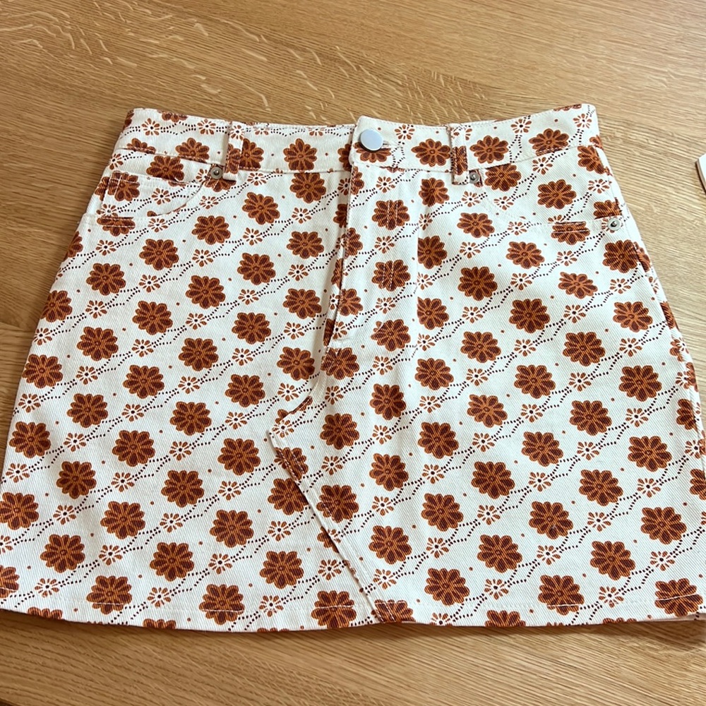 Forever 21 woman’s skirt